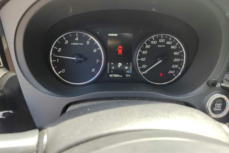 Used Mitsubishi Outlander 2013 2.4L 4x4 Luxury Navigation Edition 5 Seats Odometer Close Up