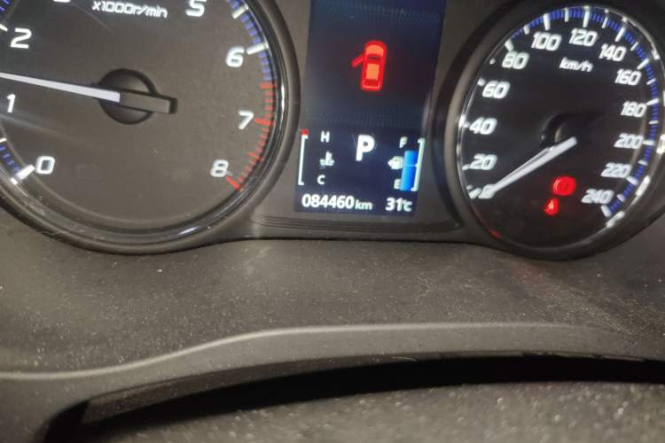 Used Mitsubishi Outlander 2013 2.4L 4x4 Luxury Navigation Edition 5 Seats Odometer Close Up