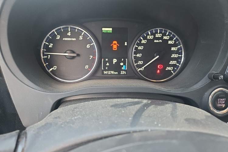 Used Mitsubishi Outlander 2013 2.4L Four-Wheel Drive Luxury Navigation Version 7 Seats Odometer Close Up