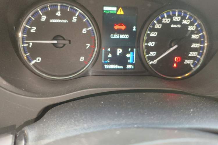 Used Mitsubishi Outlander 2013 2.4L Four-Wheel Drive Luxury Navigation Version 7 Seats Odometer Close Up