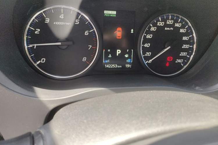 Used Mitsubishi Outlander 2013 2.4L 4x4 Luxury Navigation Edition 5 Seats Odometer Close Up