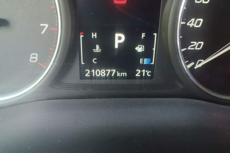 Used Mitsubishi Outlander 2013 2.4L 4x4 Luxury Navigation Edition 5 Seats Odometer Close Up