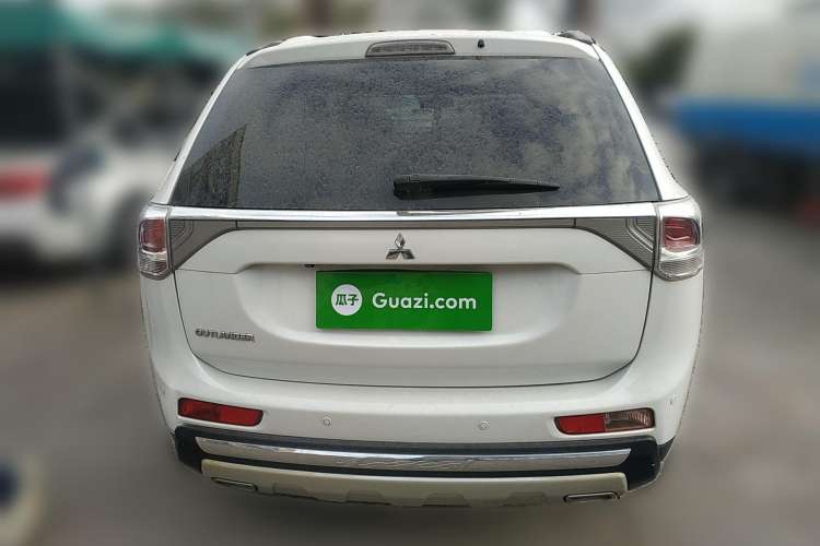 Used Mitsubishi Outlander 2013 2.4L 4x4 Luxury Navigation Edition 5 Seats Rear