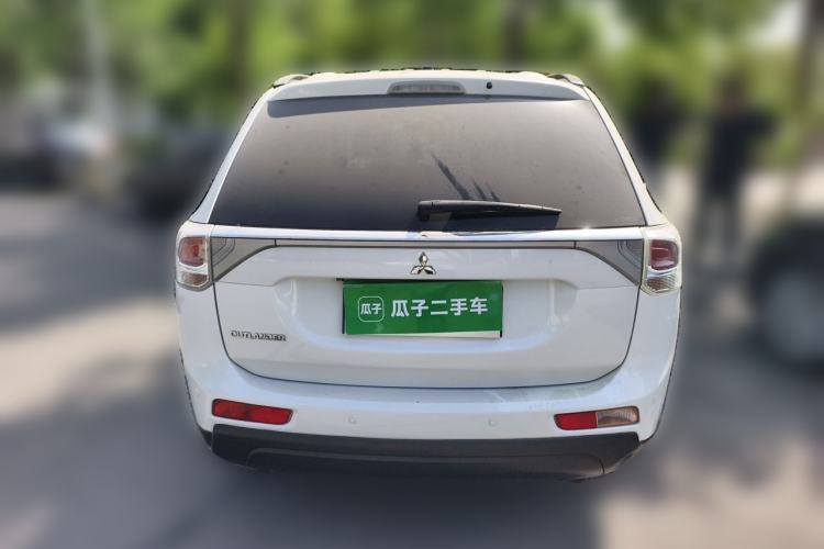Used Mitsubishi Outlander 2013 2.4L 4x4 Luxury Navigation Edition 5 Seats Rear