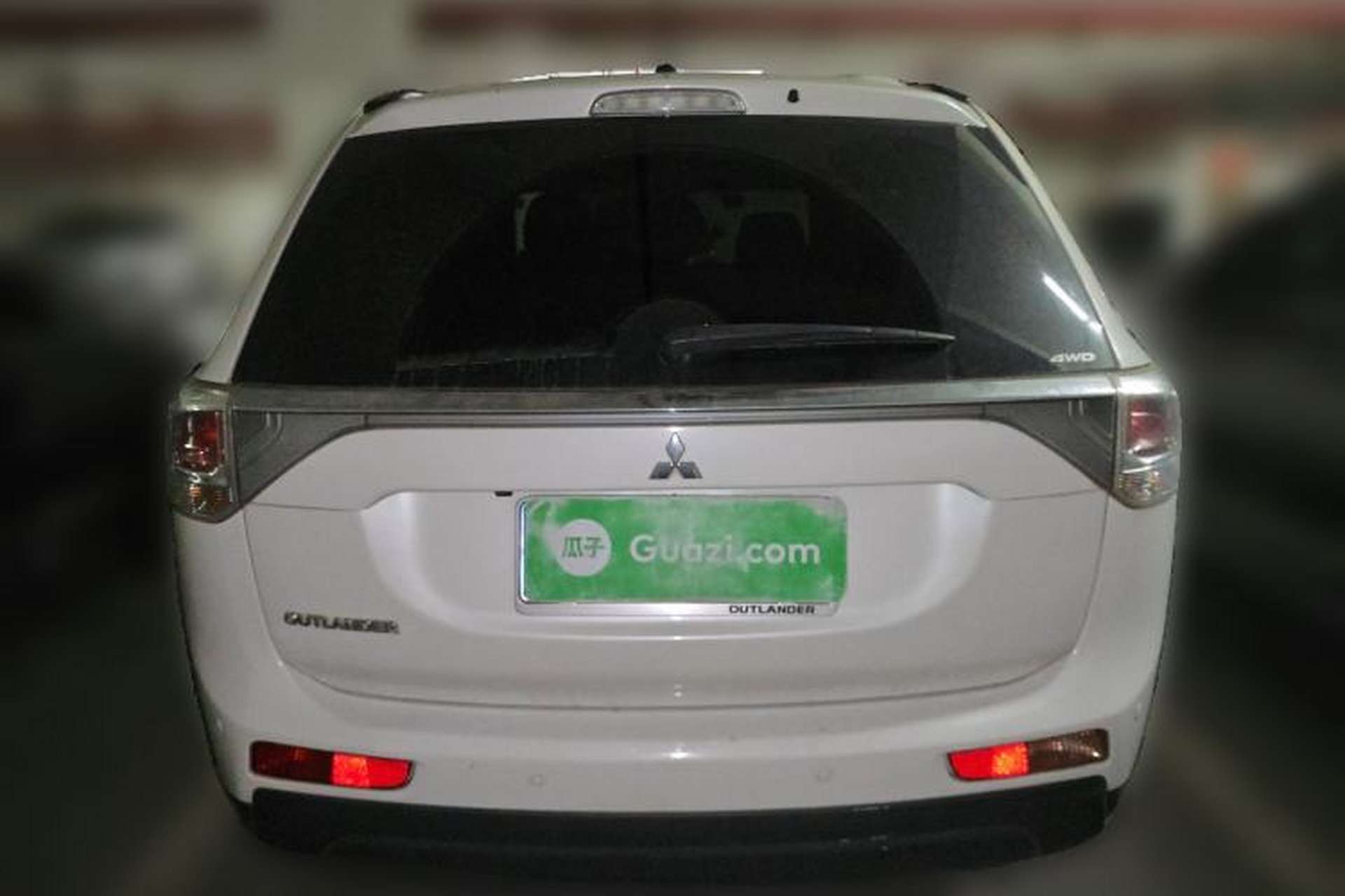 Used Mitsubishi Outlander 2013 2.4L Four-Wheel Drive Luxury Navigation Version 7 Seats Rear