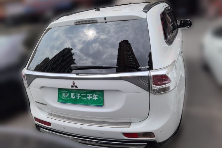 Used Mitsubishi Outlander 2013 2.4L 4x4 Luxury Navigation Edition 5 Seats Rear
