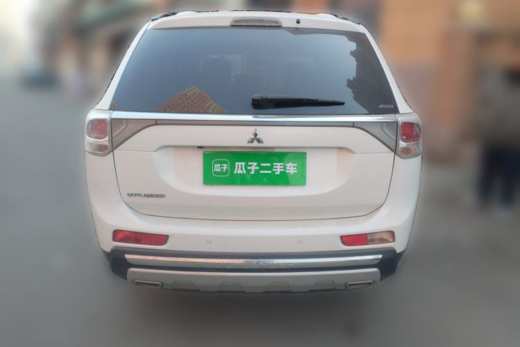 Used Mitsubishi Outlander 2013 2.4L 4x4 Luxury Navigation Edition 5 Seats Rear