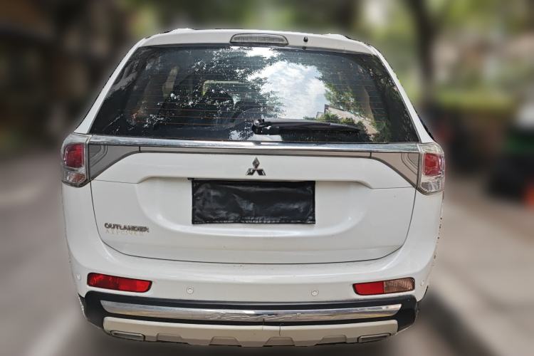 Used Mitsubishi Outlander 2013 2.0L Two-Wheel Drive Sport Navigation Version 5 Seats Rear