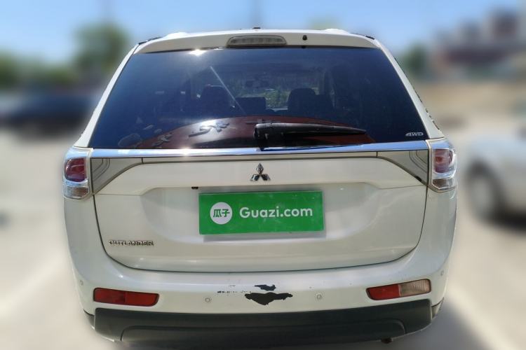 Used Mitsubishi Outlander 2013 2.4L Four-Wheel Drive Luxury Navigation Version 7 Seats Rear