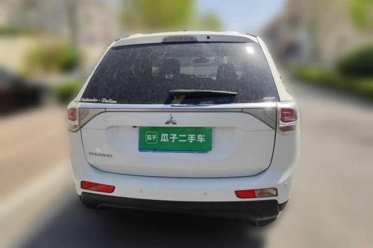 Used Mitsubishi Outlander 2013 2.4L 4x4 Luxury Navigation Edition 5 Seats Rear