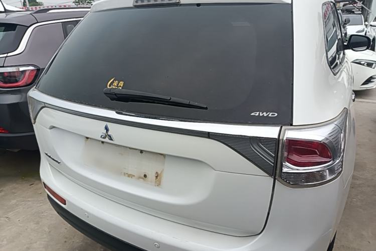 Used Mitsubishi Outlander 2013 2.4L 4x4 Luxury Navigation Edition 5 Seats Rear