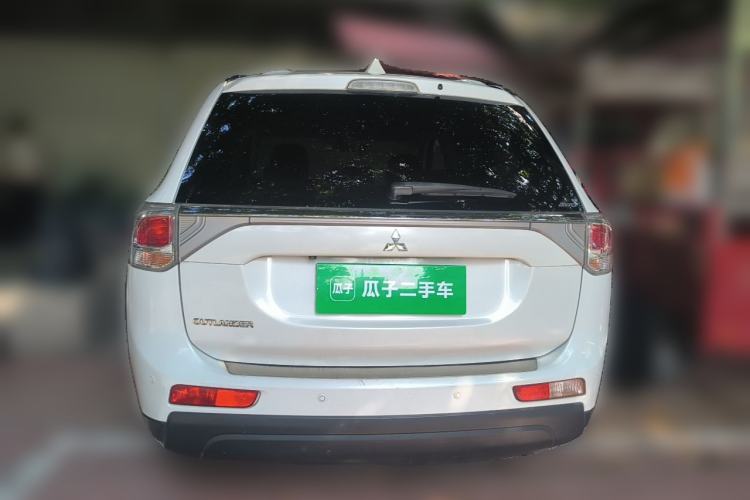 Used Mitsubishi Outlander 2013 2.4L 4x4 Luxury Navigation Edition 5 Seats Rear