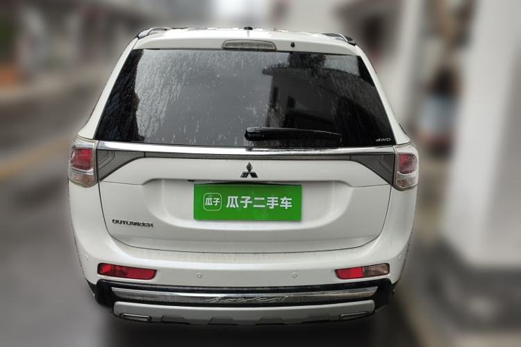 Used Mitsubishi Outlander 2013 2.4L 4x4 Luxury Navigation Edition 5 Seats Rear