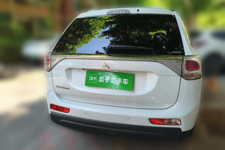 Used Mitsubishi Outlander 2013 2.4L 4x4 Luxury Navigation Edition 5 Seats Rear