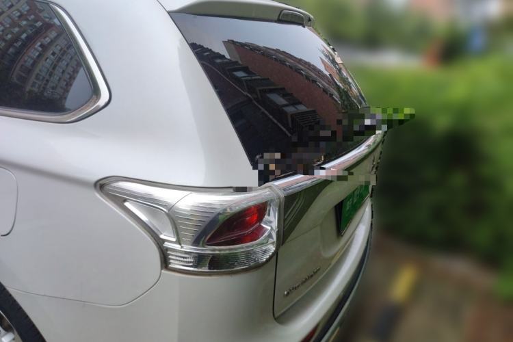 Used Mitsubishi Outlander 2013 2.4L 4x4 Luxury Navigation Edition 5 Seats Rear Left 45 Deg