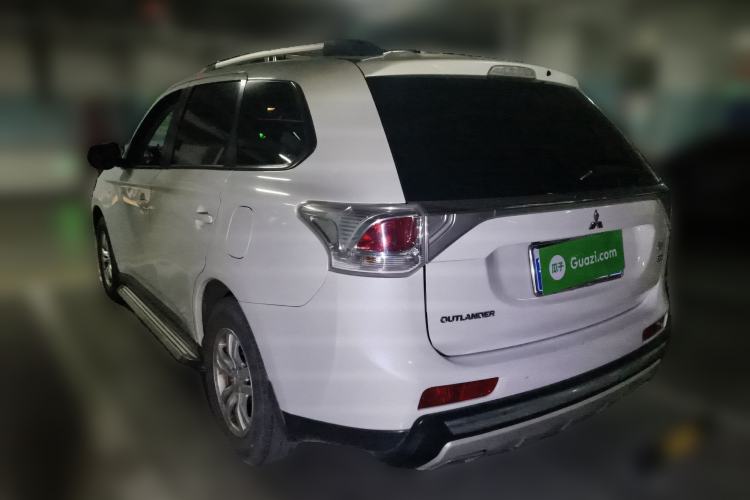 Used Mitsubishi Outlander 2013 2.0L Two-Wheel Drive Sport Navigation Version 5 Seats Rear Left 45 Deg