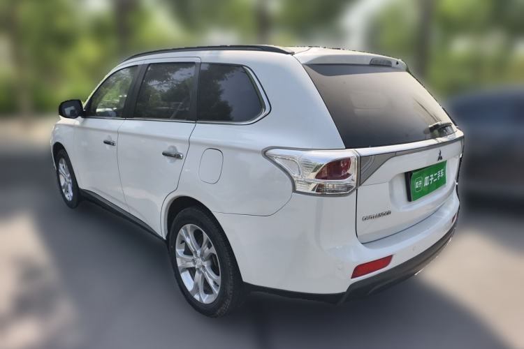 Used Mitsubishi Outlander 2013 2.4L 4x4 Luxury Navigation Edition 5 Seats Rear Left 45 Deg