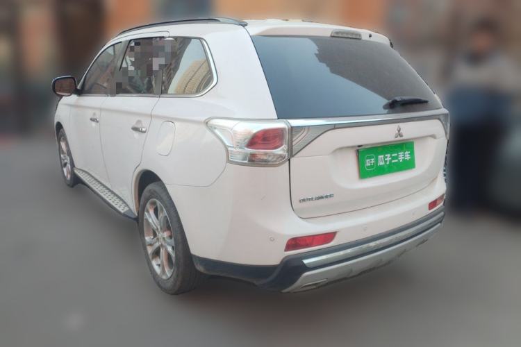 Used Mitsubishi Outlander 2013 2.4L 4x4 Luxury Navigation Edition 5 Seats Rear Left 45 Deg
