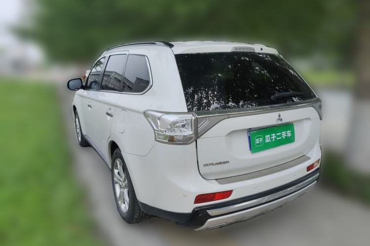 Used Mitsubishi Outlander 2013 2.4L 4x4 Luxury Navigation Edition 5 Seats Rear Left 45 Deg