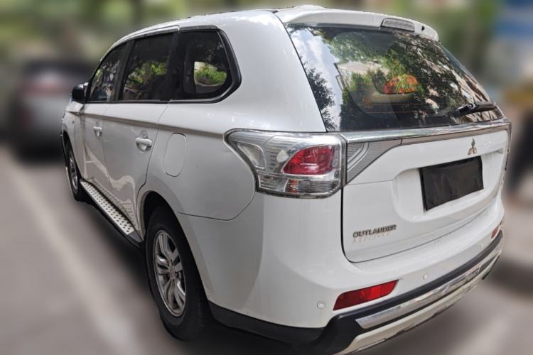 Used Mitsubishi Outlander 2013 2.0L Two-Wheel Drive Sport Navigation Version 5 Seats Rear Left 45 Deg