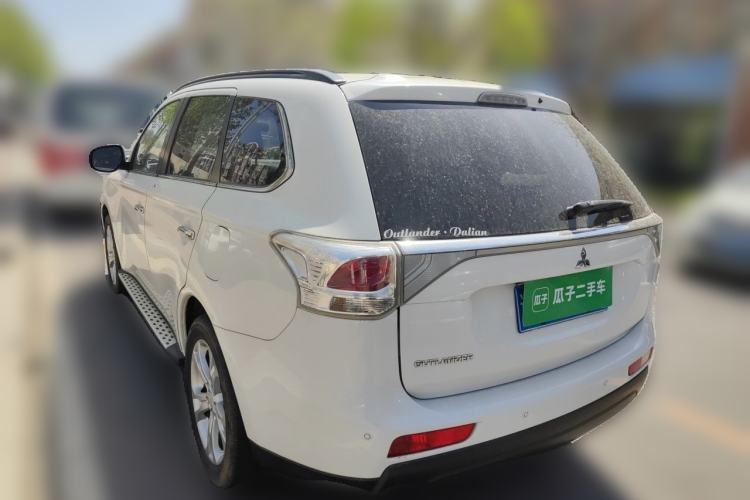 Used Mitsubishi Outlander 2013 2.4L 4x4 Luxury Navigation Edition 5 Seats Rear Left 45 Deg