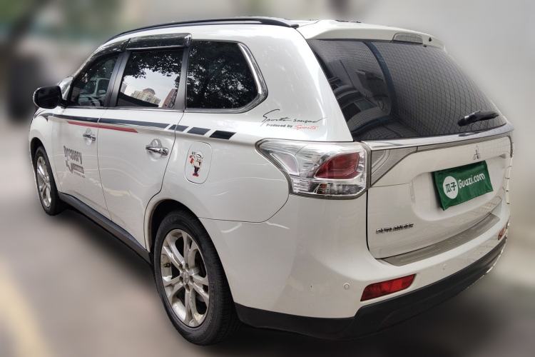 Used Mitsubishi Outlander 2013 2.4L Four-Wheel Drive Luxury Navigation Version 7 Seats Rear Left 45 Deg
