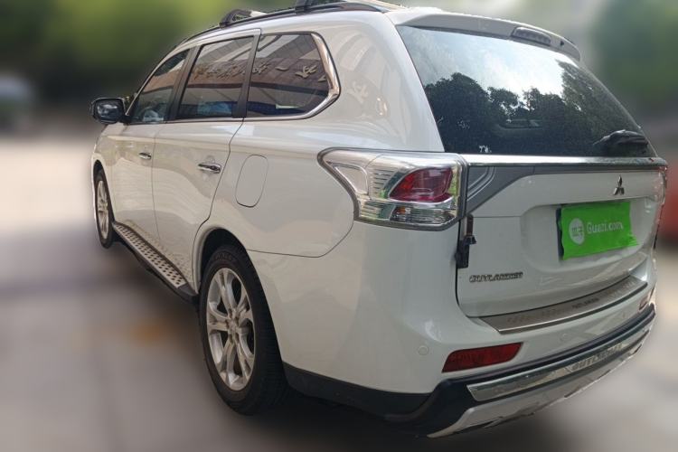 Used Mitsubishi Outlander 2013 2.4L 4x4 Luxury Navigation Edition 5 Seats Rear Left 45 Deg