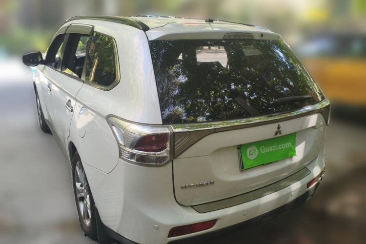 Used Mitsubishi Outlander 2013 2.4L Four-Wheel Drive Luxury Navigation Version 7 Seats Rear Left 45 Deg