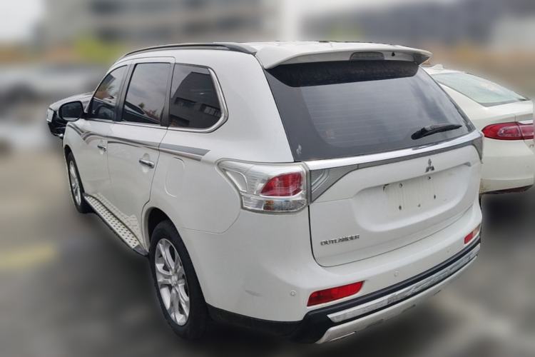 Used Mitsubishi Outlander 2013 2.4L 4x4 Luxury Navigation Edition 5 Seats Rear Left 45 Deg