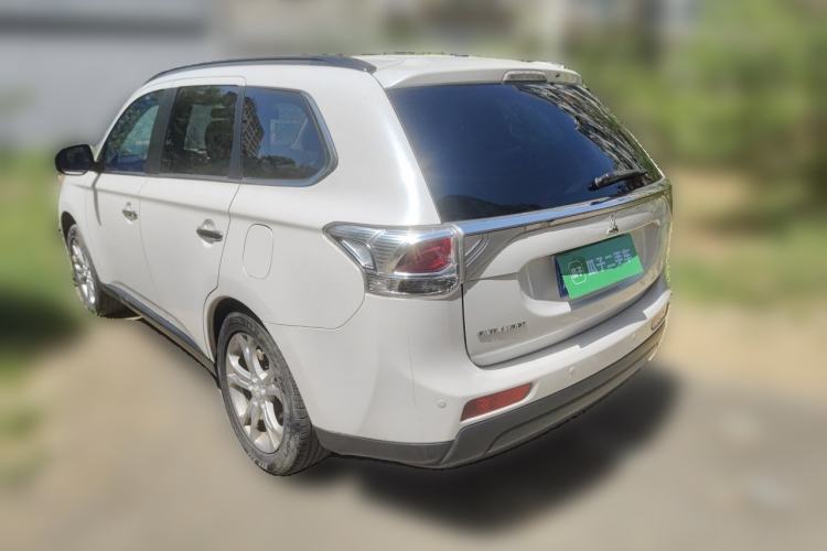 Used Mitsubishi Outlander 2013 2.4L 4x4 Luxury Navigation Edition 5 Seats Rear Left 45 Deg
