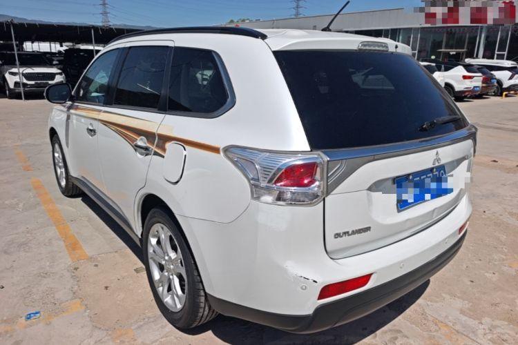 Used Mitsubishi Outlander 2013 2.4L 4x4 Luxury Navigation Edition 5 Seats Rear Left 45 Deg