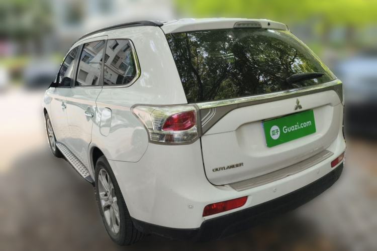 Used Mitsubishi Outlander 2013 2.4L Four-Wheel Drive Luxury Navigation Version 7 Seats Rear Left 45 Deg