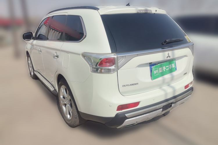 Used Mitsubishi Outlander 2013 2.4L 4x4 Luxury Navigation Edition 5 Seats Rear Left 45 Deg