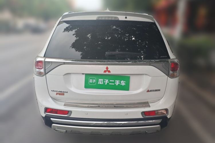 Used Mitsubishi Outlander 2013 2.4L 4x4 Luxury Navigation Edition 5 Seats Rear
