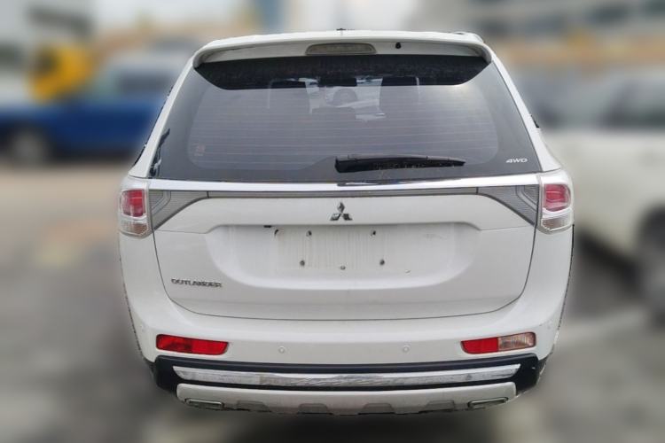 Used Mitsubishi Outlander 2013 2.4L 4x4 Luxury Navigation Edition 5 Seats Rear