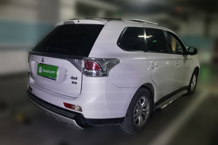 Used Mitsubishi Outlander 2013 2.0L Two-Wheel Drive Sport Navigation Version 5 Seats Rear Right 45 Deg