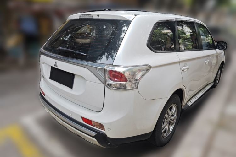 Used Mitsubishi Outlander 2013 2.0L Two-Wheel Drive Sport Navigation Version 5 Seats Rear Right 45 Deg