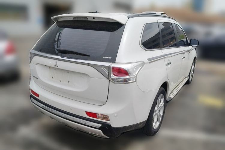 Used Mitsubishi Outlander 2013 2.4L 4x4 Luxury Navigation Edition 5 Seats Rear Right 45 Deg