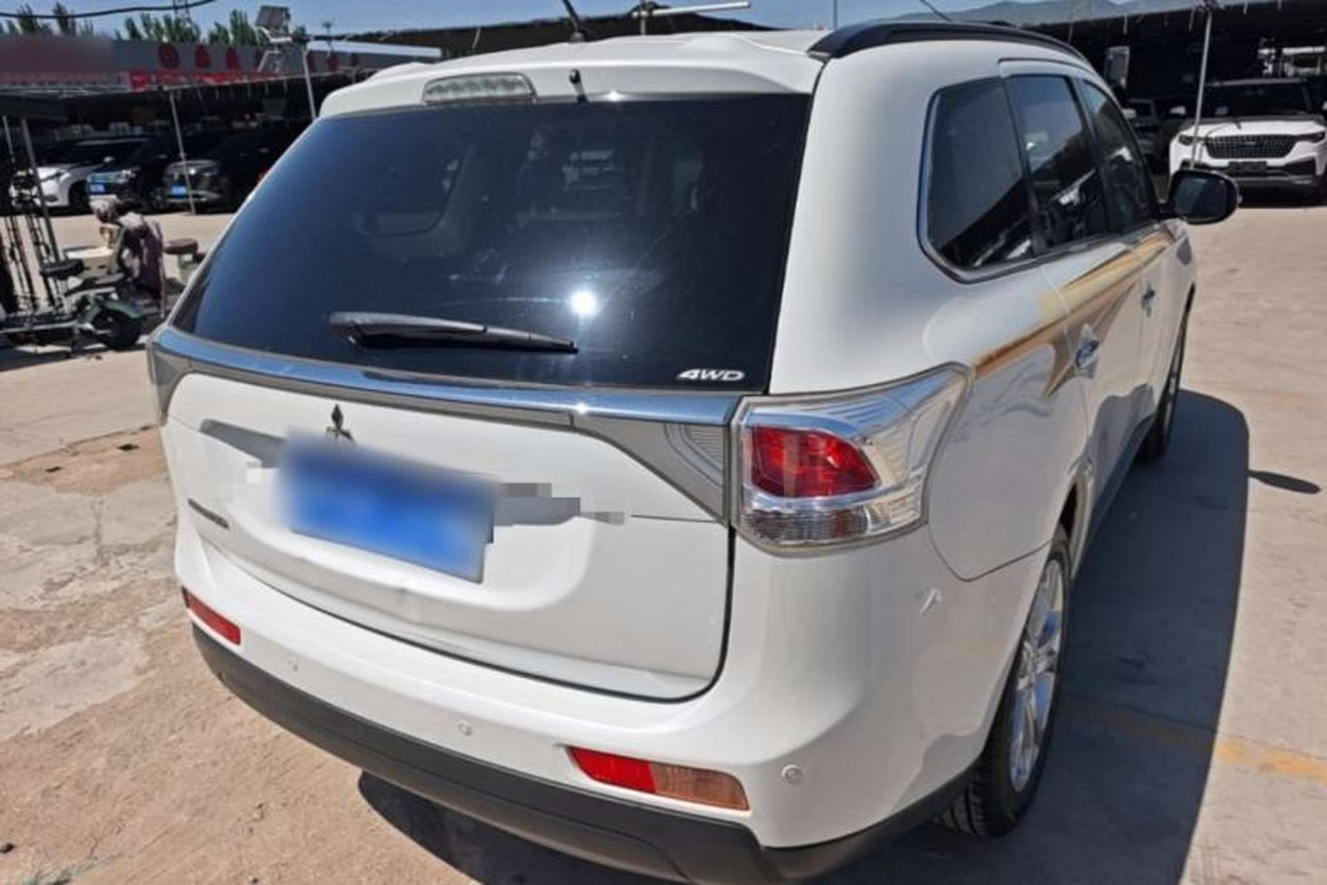 Used Mitsubishi Outlander 2013 2.4L 4x4 Luxury Navigation Edition 5 Seats Rear Right 45 Deg