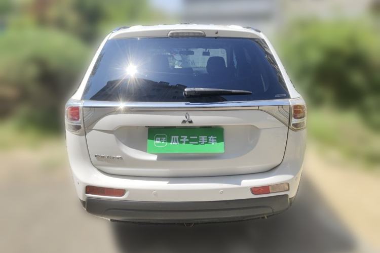 Used Mitsubishi Outlander 2013 2.4L 4x4 Luxury Navigation Edition 5 Seats Rear