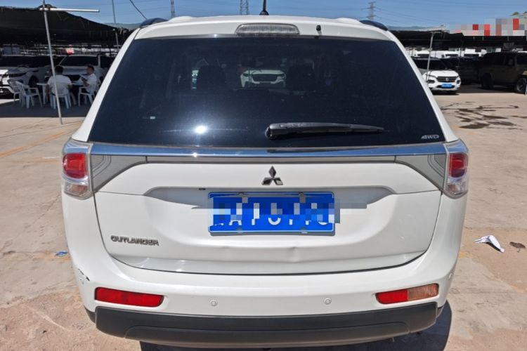 Used Mitsubishi Outlander 2013 2.4L 4x4 Luxury Navigation Edition 5 Seats Rear