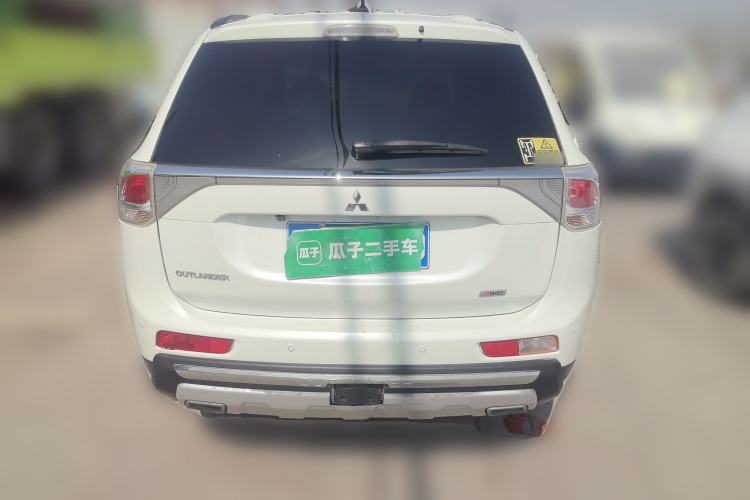 Used Mitsubishi Outlander 2013 2.4L 4x4 Luxury Navigation Edition 5 Seats Rear