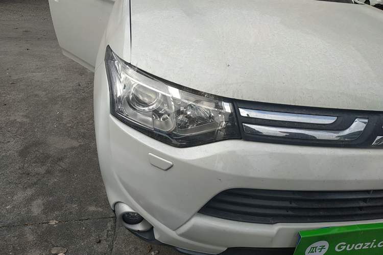 Used Mitsubishi Outlander 2013 2.4L 4x4 Luxury Navigation Edition 5 Seats Right Front Headlight