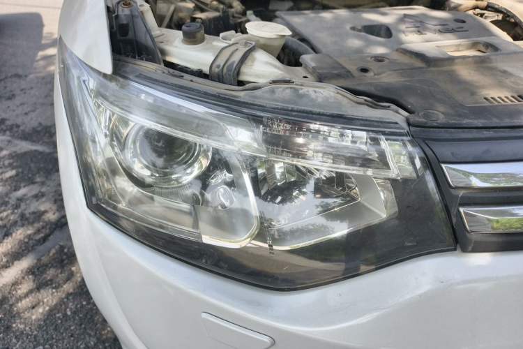 Used Mitsubishi Outlander 2013 2.4L 4x4 Luxury Navigation Edition 5 Seats Right Front Headlight