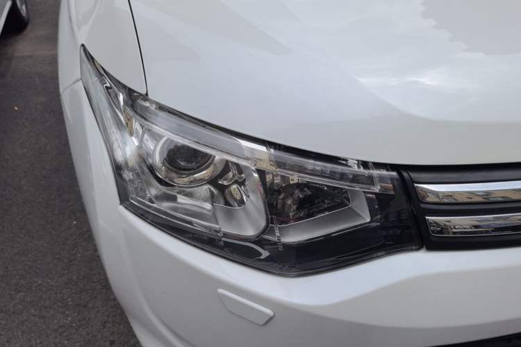 Used Mitsubishi Outlander 2013 2.4L 4x4 Luxury Navigation Edition 5 Seats Right Front Headlight