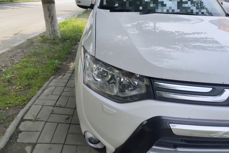 Used Mitsubishi Outlander 2013 2.4L 4x4 Luxury Navigation Edition 5 Seats Right Front Headlight