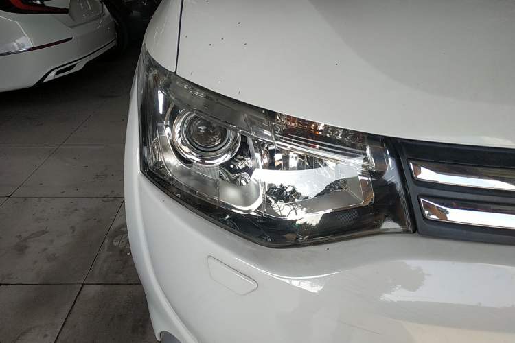 Used Mitsubishi Outlander 2013 2.4L Four-Wheel Drive Luxury Navigation Version 7 Seats Right Front Headlight