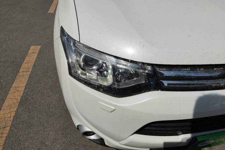 Used Mitsubishi Outlander 2013 2.4L 4x4 Luxury Navigation Edition 5 Seats Right Front Headlight