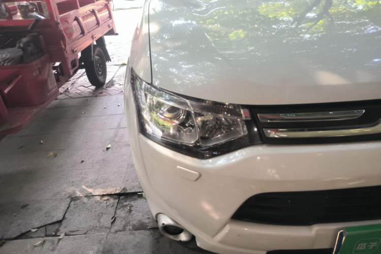 Used Mitsubishi Outlander 2013 2.4L 4x4 Luxury Navigation Edition 5 Seats Right Front Headlight