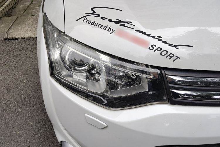Used Mitsubishi Outlander 2013 2.4L Four-Wheel Drive Luxury Navigation Version 7 Seats Right Front Headlight
